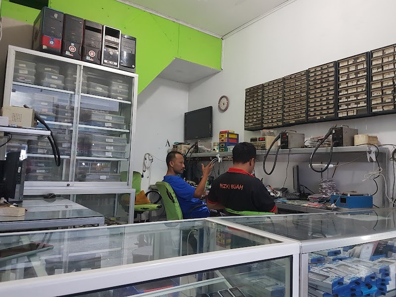 Berkah Cellular: Solusi HP Cepat di Tengah Keramaian Adipala